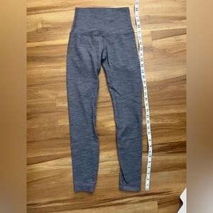 Lululemon aligns in gray